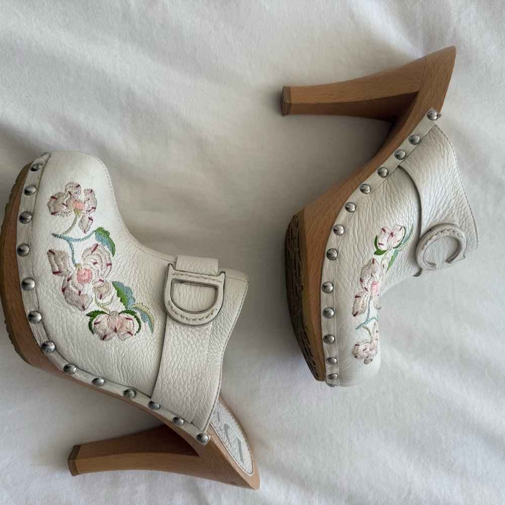Dior John Galliano Cream Floral Mules with Tan Heel C/D design. - Picture 2 of 5